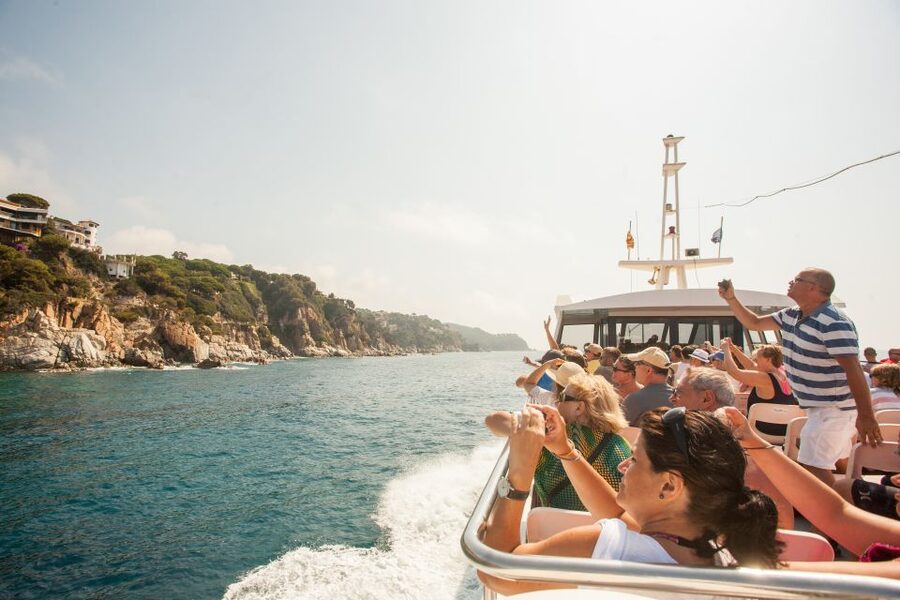 From Barcelona: Costa Brava Day Tour with Boat Trip - Starting at Barcelona Nord