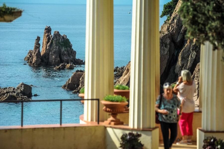 From Barcelona: Costa Brava Day Tour with Lunch - Tossa de Mar, the fortified town on the water