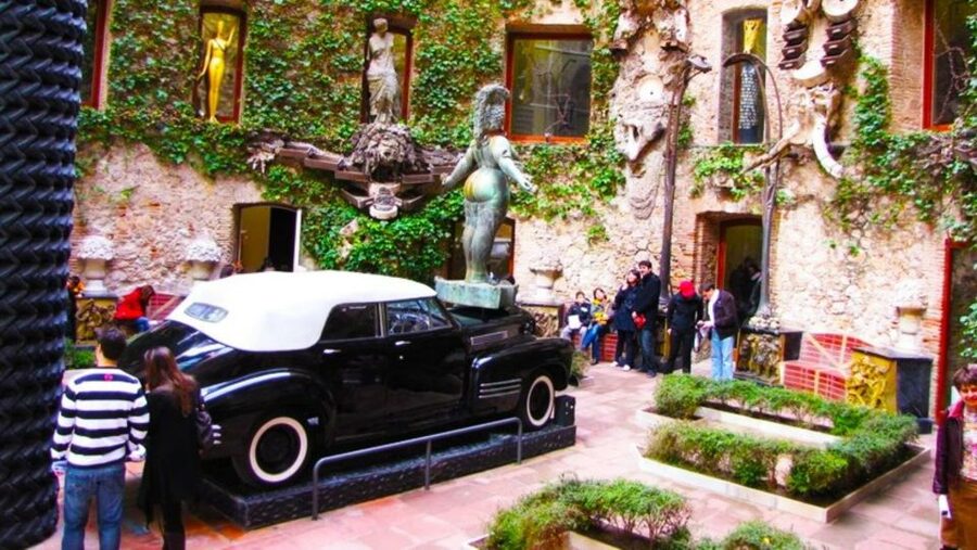 From Barcelona: Dalí Triangle and Cadaques Tour - Cadaqués: a beautiful coastal pause