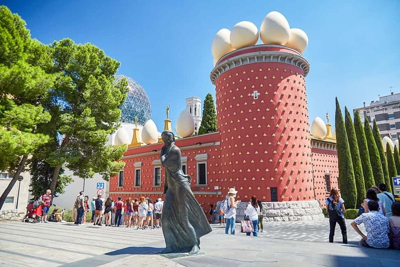 From Barcelona: Girona and Dalí Museum Small-group Day Tour - Why combine Girona and Figueres?