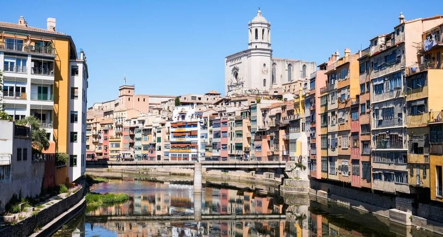 From Barcelona: Girona Guided Tour & Dalí Museum in Figueres - Walking Girona’s Roman and medieval center