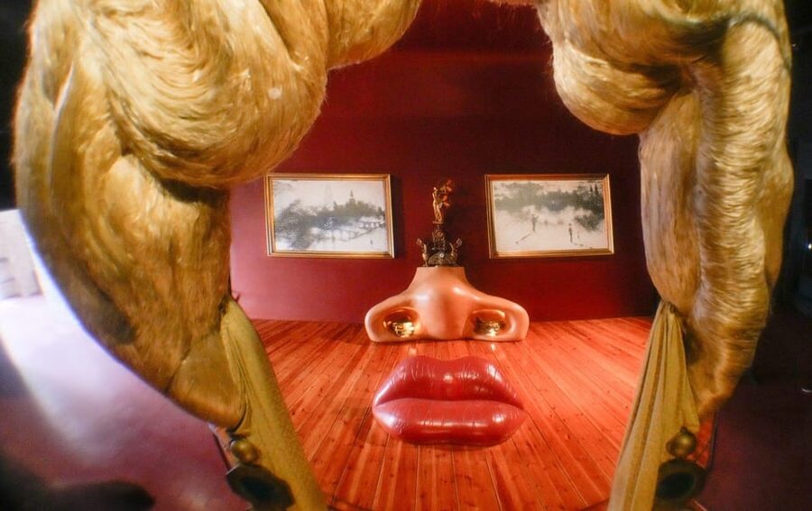 From Barcelona: Girona Guided Tour & Dalí Museum in Figueres - Guides, group rhythm, and language