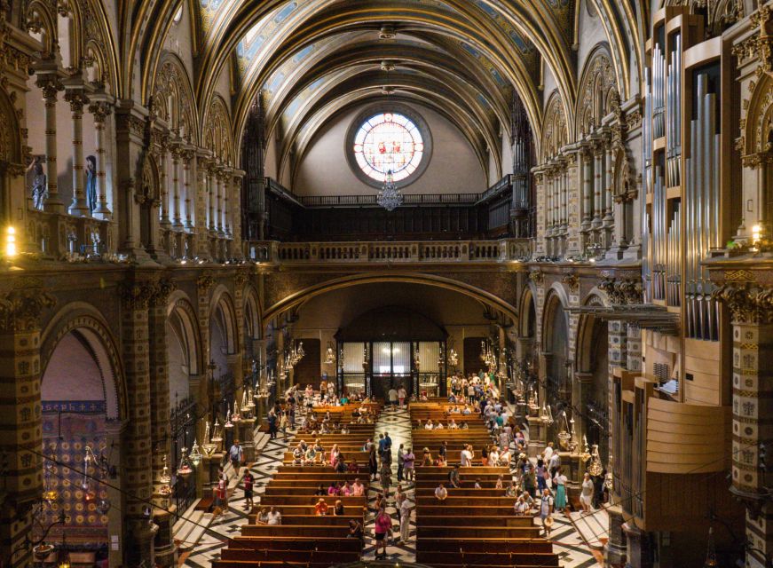 From Barcelona: Half-Day Montserrat Experience - Who will enjoy this half-day format
