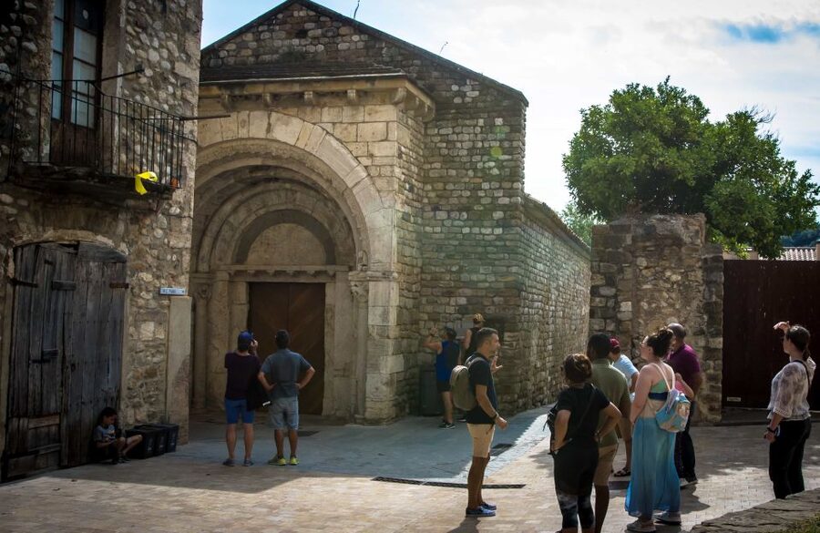From Barcelona: Medieval Villages Day Tour - Meeting near Palau de la Música