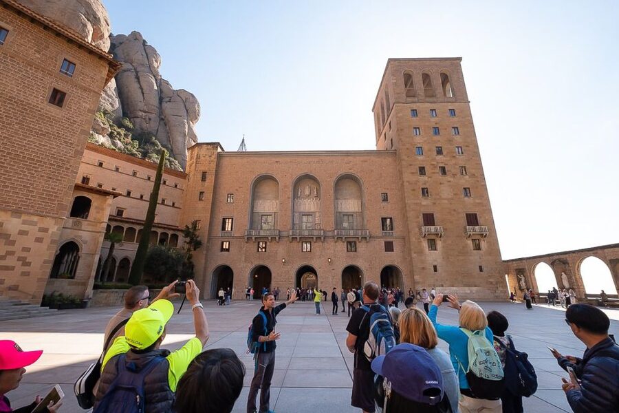 From Barcelona: Montserrat Monastery, Easy Hike, Cable Car - Why the small vans make a difference