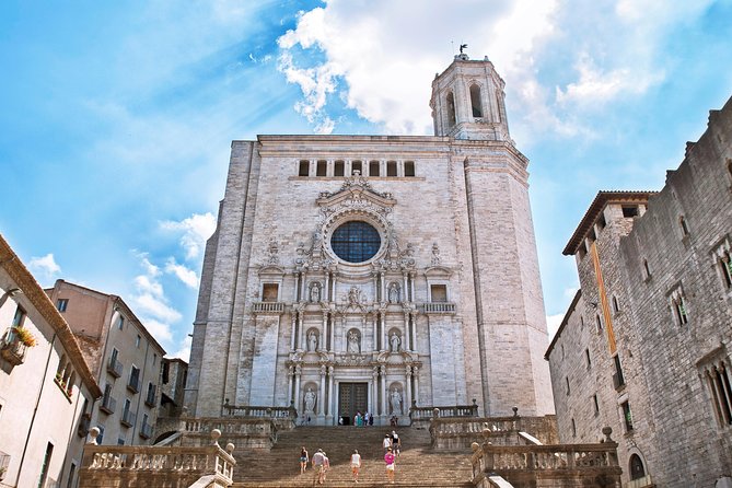 From Barcelona: Private Girona and Figueres with Dali Museum Tour - Girona’s medieval center in three hours