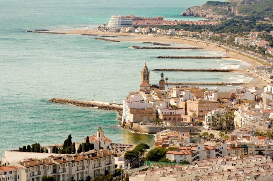 From Barcelona: Tarragona & Sitges Full Day Tour with Pickup - How the private minivan changes the day