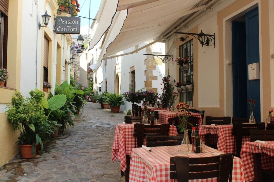 From Barcelona: Tossa de Mar Day Tour with Beach Time - Lunch with a sea view, or a better-value table inland