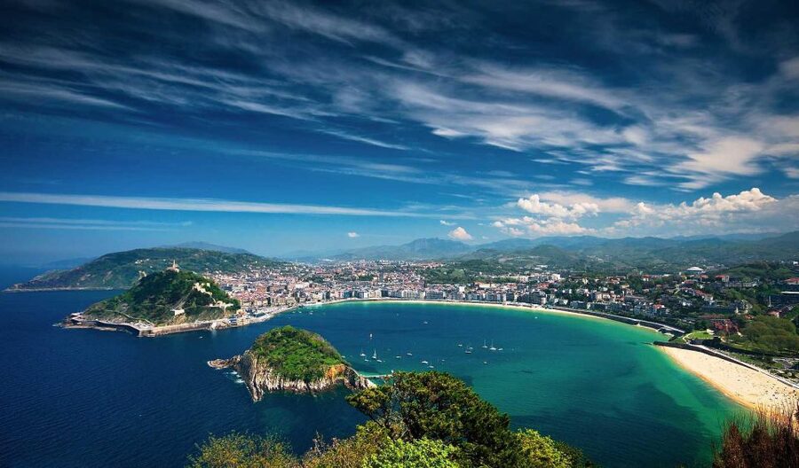 From Bilbao: Biarritz, Saint Jean de Luz, San Sebastian Tour - Biarritz and its royal seaside image
