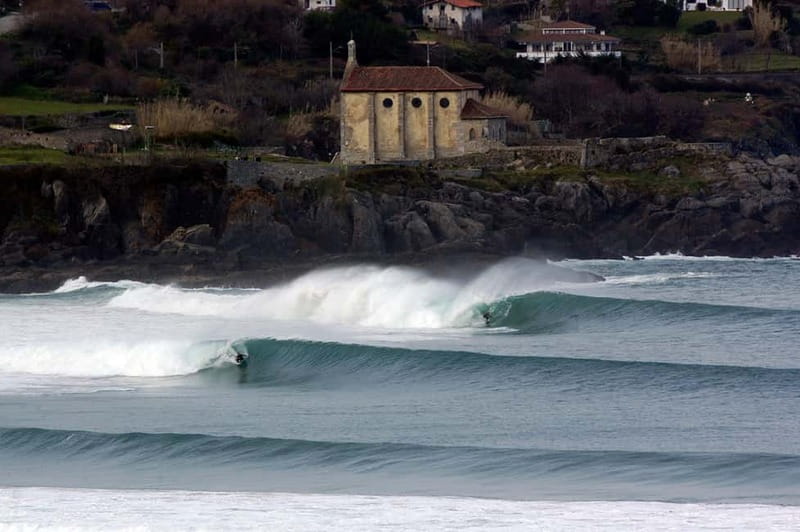 From Bilbao: Gaztelugatxe, Gernika, and Mundaka Group Tour - Gernika and the weight of memory