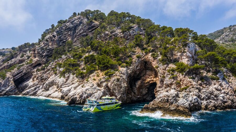 From Cala Ratjada: East Coast Glass-Bottom Boat Trip - What this Cala Ratjada boat trip is really like