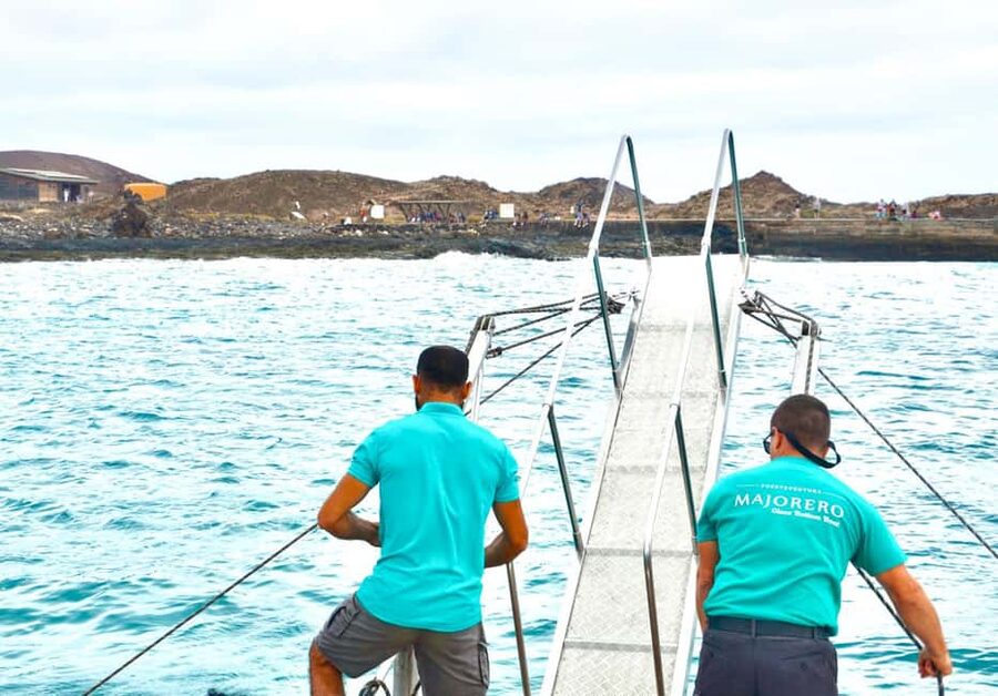 From Corralejo: Lobos Island Boat and Snorkel Activity - La Concha Beach, La Caldera, and the lighthouse