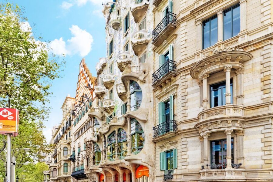 From Costa Brava: Barcelona and Antoni Gaudí's Work Bus Tour - Why this Costa Brava to Barcelona tour makes sense