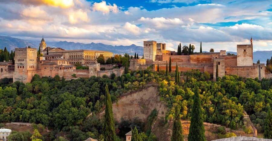 From Costa del Sol: Granada, Alhambra + Nasrid Palaces Tour - The walking and timing test