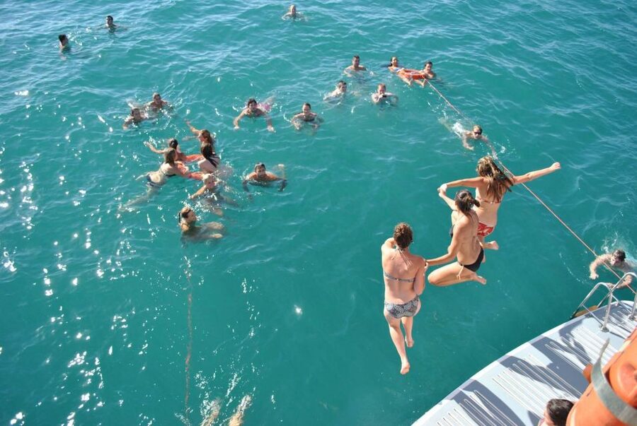 From Dénia/Jávea: Cala Blanca Boat Trip with Jet Ski & Lunch - How friendly is the crew?