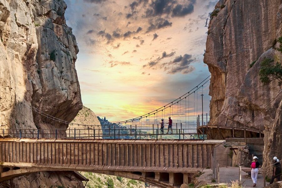 From Fuengirola: Caminito del Rey Guided Day Trip - Finishing at El Chorro