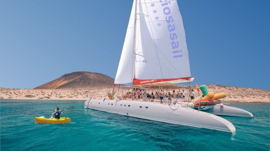 From Lanzarote: Sailing Day Trip Around La Graciosa - Sailing Along La Graciosa’s South Coast