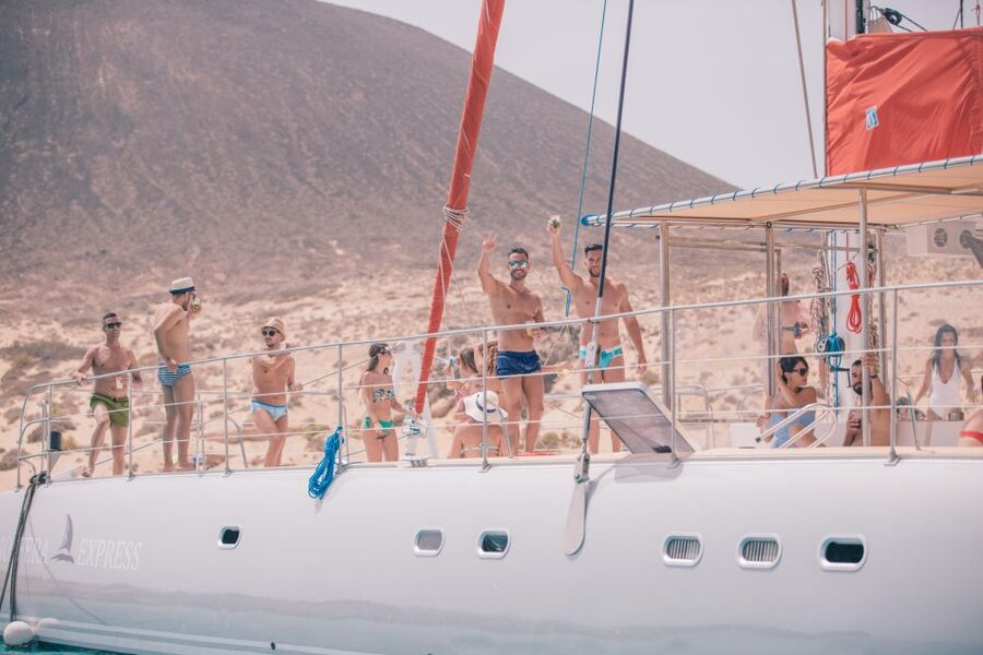 From Lanzarote: Sailing Day Trip Around La Graciosa - Pasta Lunch and an Open Bar