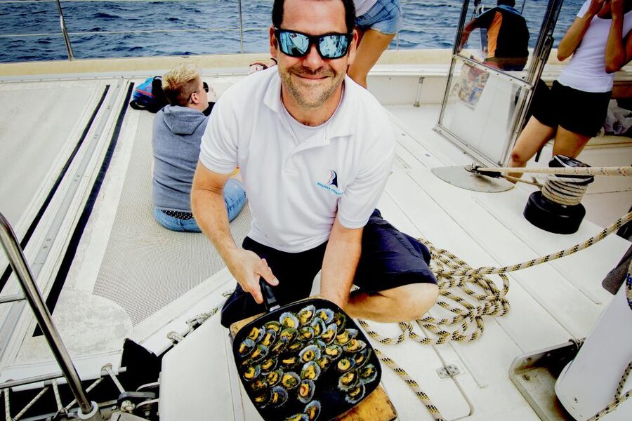 From Lanzarote: Sailing Day Trip Around La Graciosa - Caleta de Sebo: Your Hour on Land