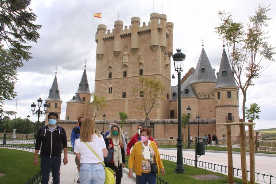 From Madrid: Avila and Segovia Full-Day Tour - Segovia Cathedral and the Alcázar