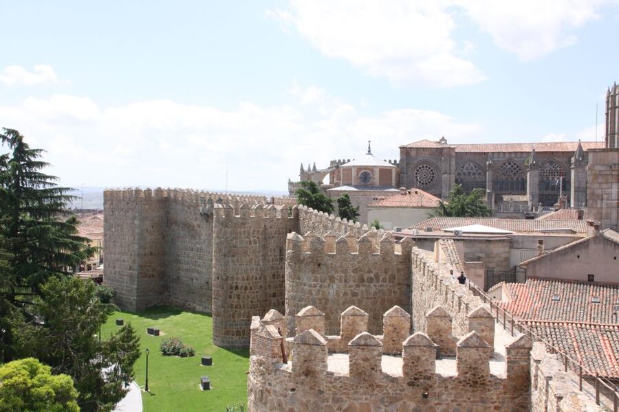 From Madrid: Avila and Segovia Full-Day Tour - What the guides add to the day