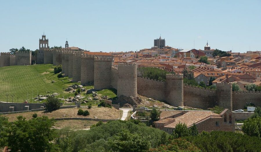 From Madrid: Ávila and Segovia Guided Day Trip - Who should book this outing?