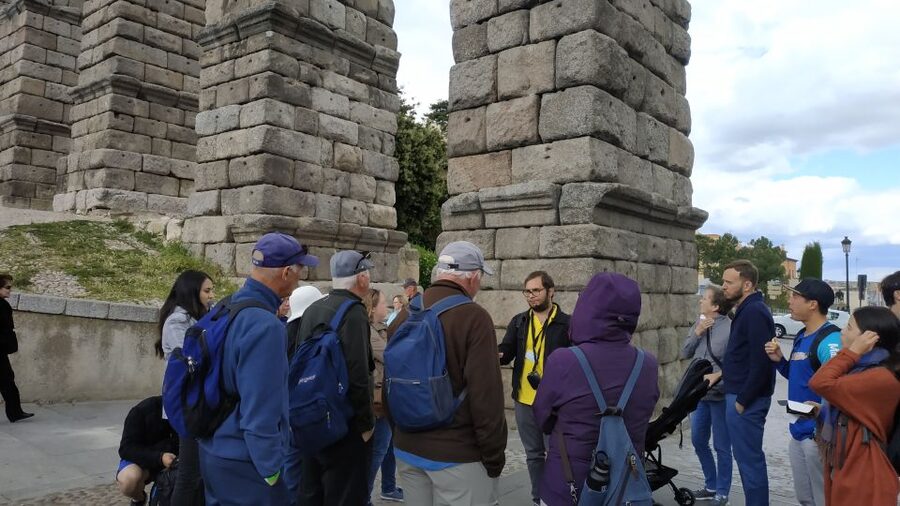 From Madrid: Ávila and Segovia Guided Day Trip - What the bilingual guiding is really like