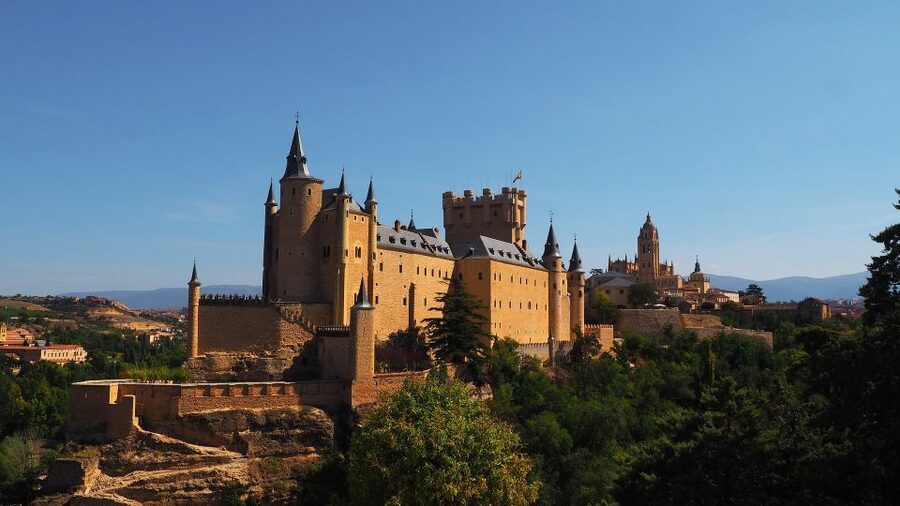 From Madrid: Ávila and Segovia Guided Day Trip - Transport, group size, and the pace of the day