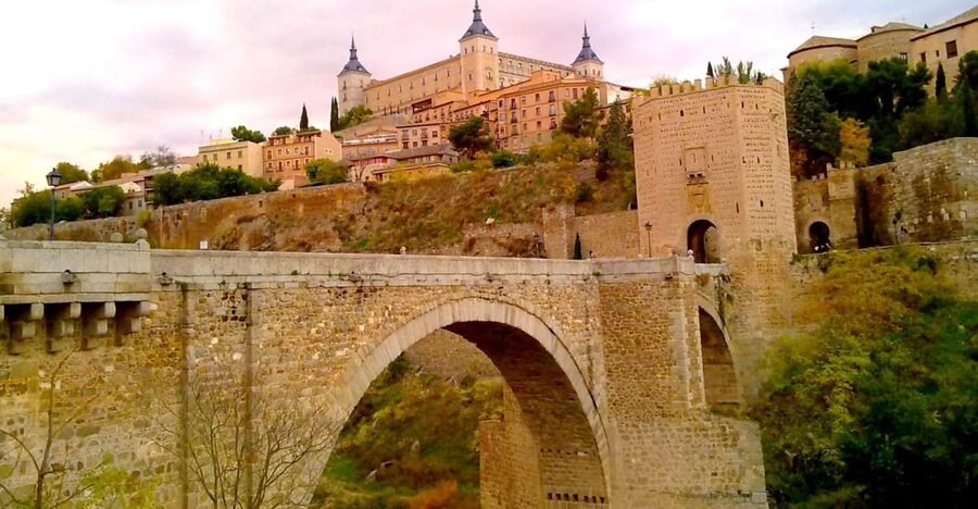 From Madrid: Guided Day Trip to Segovia and Toledo - Free time in Segovia and the Alcázar