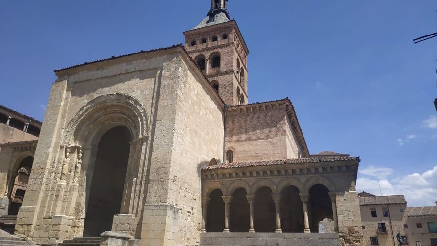From Madrid: Guided Day Trip to Segovia and Toledo - Guides, language, and group rhythm