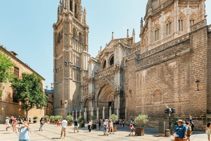 From Madrid: Guided Day Trip to Toledo by Bus - Entering Toledo by escalator and walking the old center