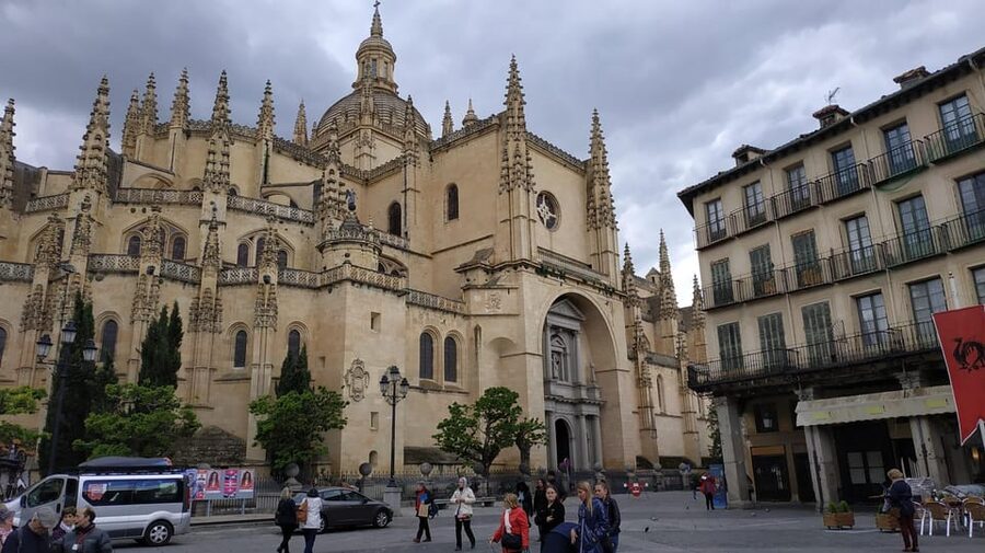 From Madrid: Half-Day or Full-Day Trip to Segovia - The walk from the aqueduct to Plaza Mayor