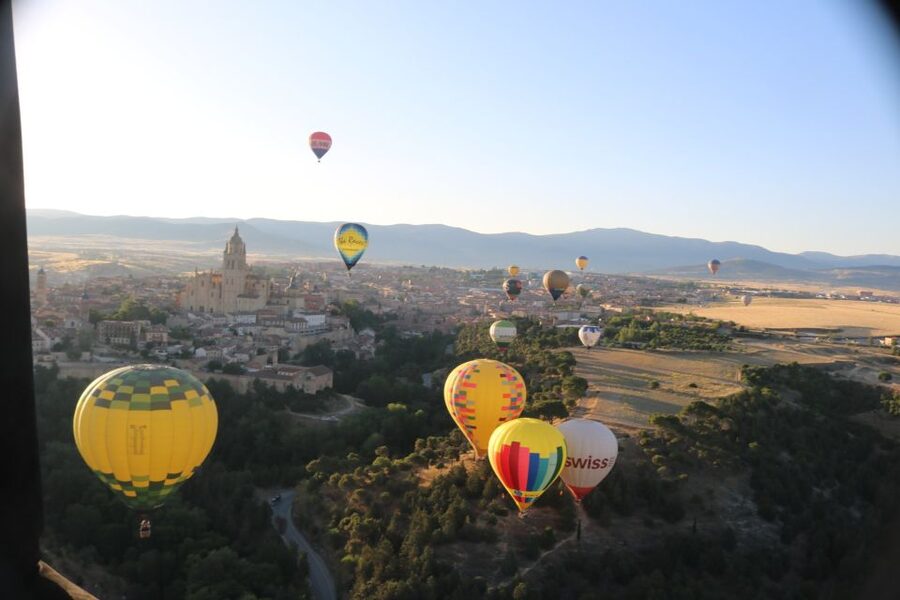 From Madrid: Hot Air Balloon over Segovia with Transfer - One Hour Above the Alcázar and Old City