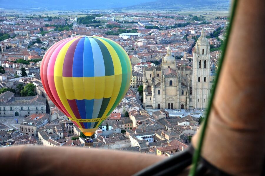 From Madrid: Hot Air Balloon Ride in Segovia with Pickup - Practical clothing and comfort advice