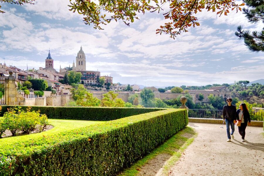 From Madrid: Segovia & Avila Day Trip with Optional Tickets - Lunch and the taste of Segovia