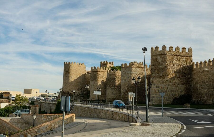 From Madrid: Segovia & Avila Day Trip with Optional Tickets - How the guiding affects the experience