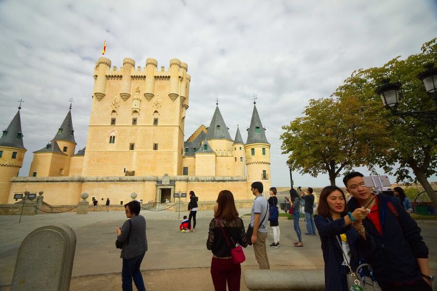From Madrid: Segovia Guided Afternoon Tour - Plaza de Medina del Campo and San Martin Church