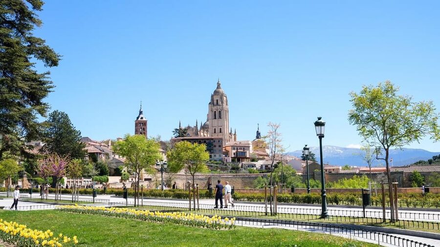From Madrid: Segovia Tour with Cathedral and Alcazar Entry - Who should choose this Segovia outing