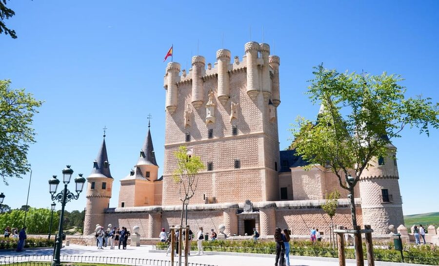 From Madrid: Segovia Tour with Cathedral and Alcazar Entry - Casa de los Picos and the uphill old town