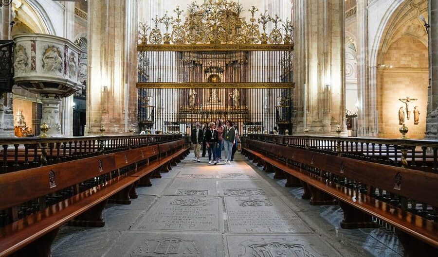 From Madrid: Segovia Tour with Cathedral and Alcazar Entry - The timetable favors first-time visitors