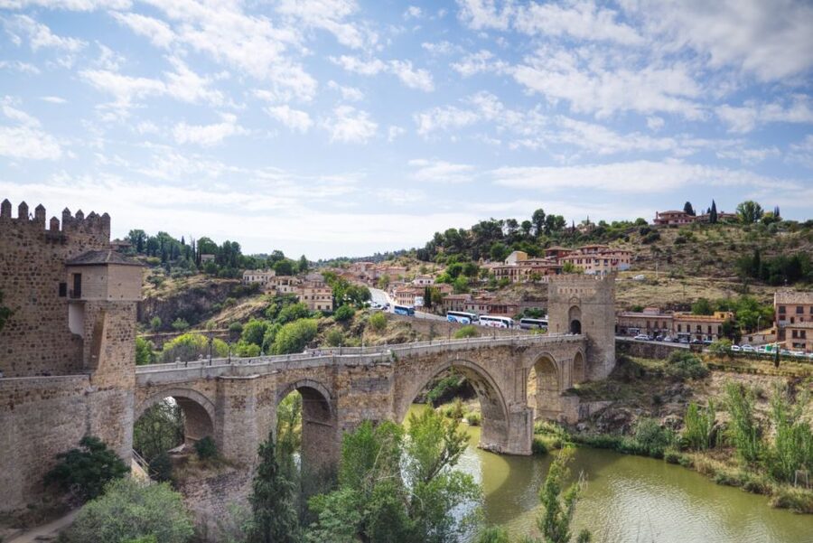 From Madrid: Toledo Guided Day Trip - Walking conditions and crowd management