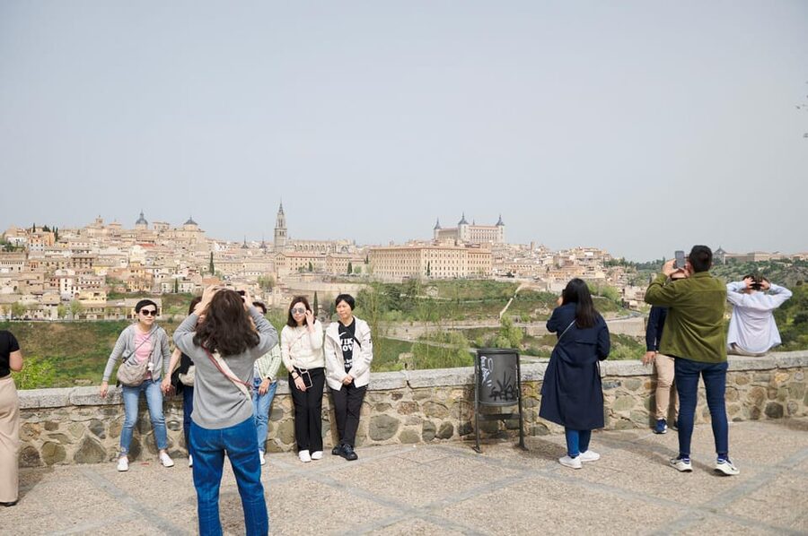 From Madrid: Toledo Tour with Wine Tasting and 3 Monuments - A short break before the walking tour