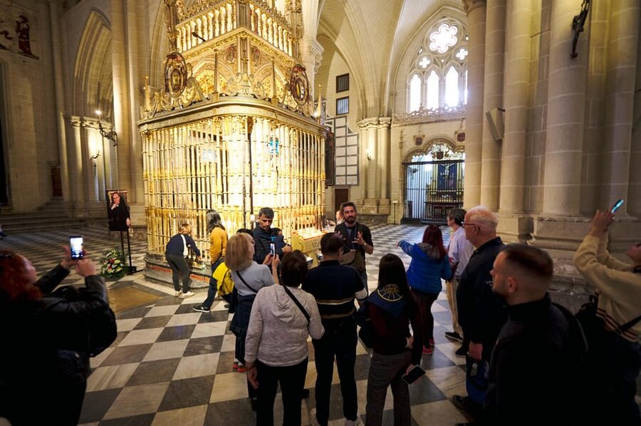 From Madrid: Toledo with 3 Monuments and Optional Cathedral - Walking through three cultures