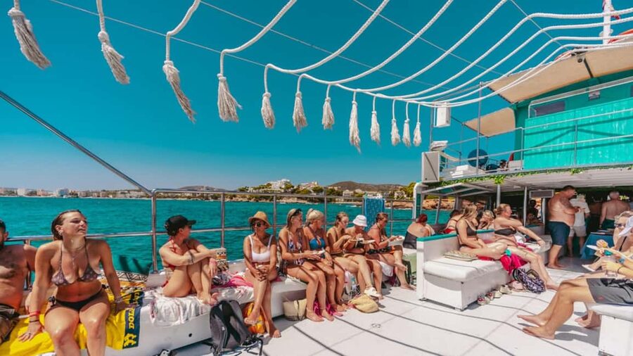From Magaluf: Palma Bay Sightseeing Cruise with Live Music - Sailing Toward Palma Cathedral