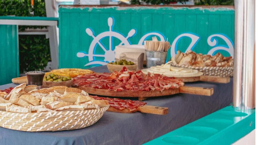 From Magaluf: Palma Bay Sightseeing Cruise with Live Music - Ending In Palma And Returning To Magaluf