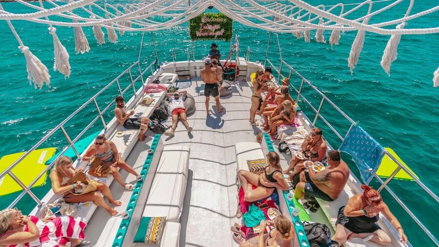 From Magaluf: Palma Bay Sightseeing Cruise with Live Music - Meeting At Magaluf Beach