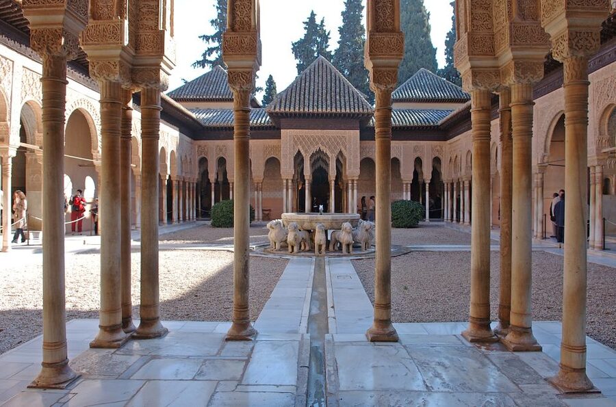 From Malaga: Alhambra Guided Tour with Entry Tickets - What the guides add to the day
