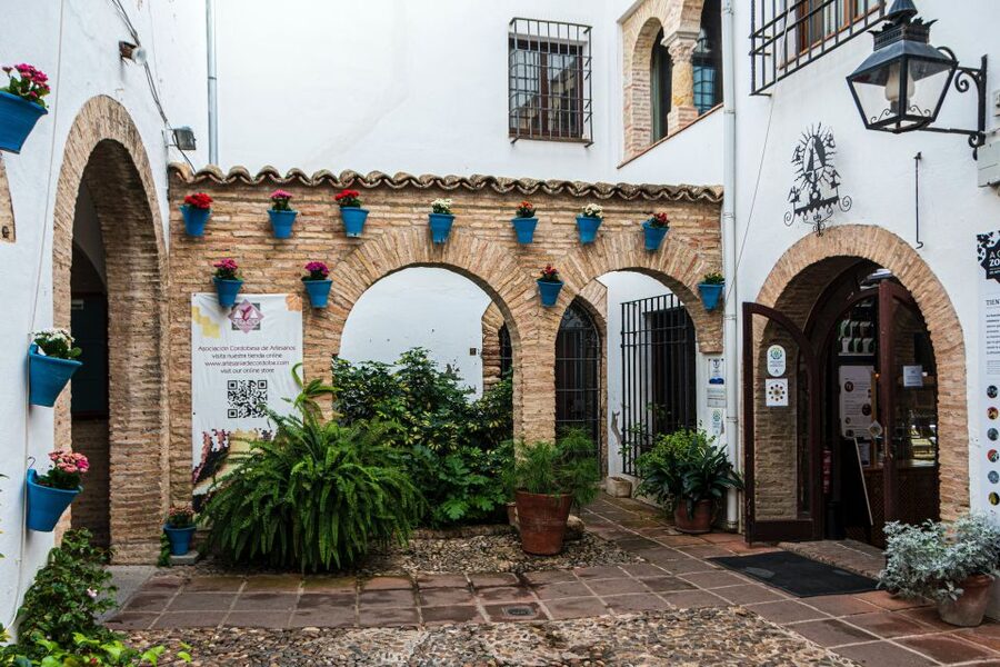 From Malaga and Costa Del Sol: Cordoba Day Trip - Calleja de las Flores and the Jewish Quarter