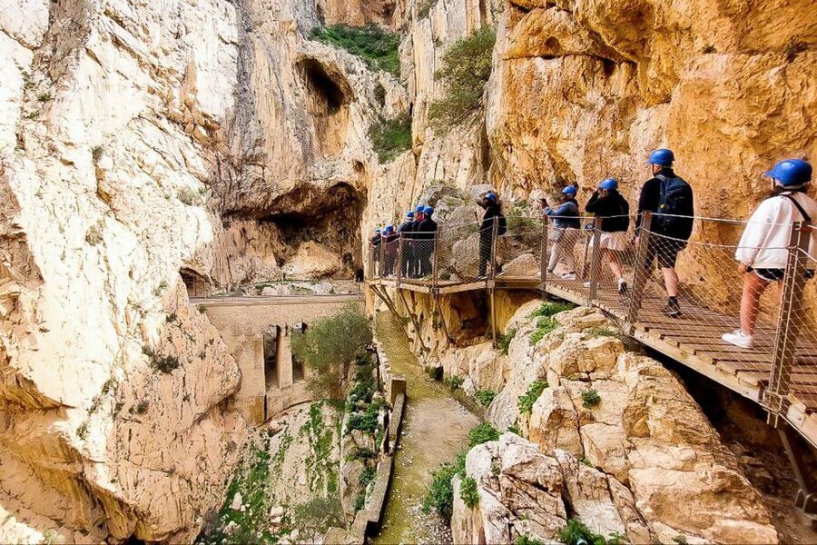 From Málaga: Caminito del Rey Guided Day Trip - El Chorro: a short break after the walk