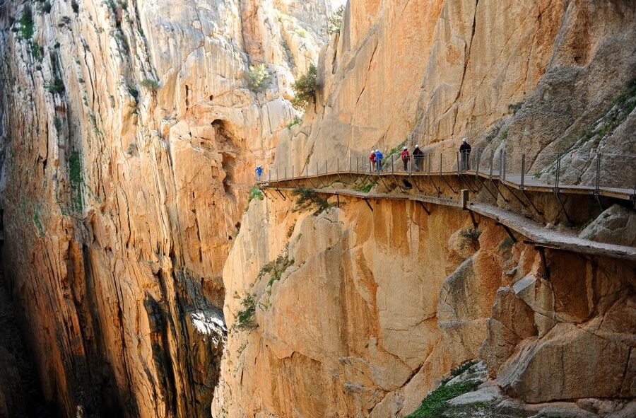 From Málaga: Caminito del Rey Small-Group Tour with Picnic - Walking from the dam toward the gorge